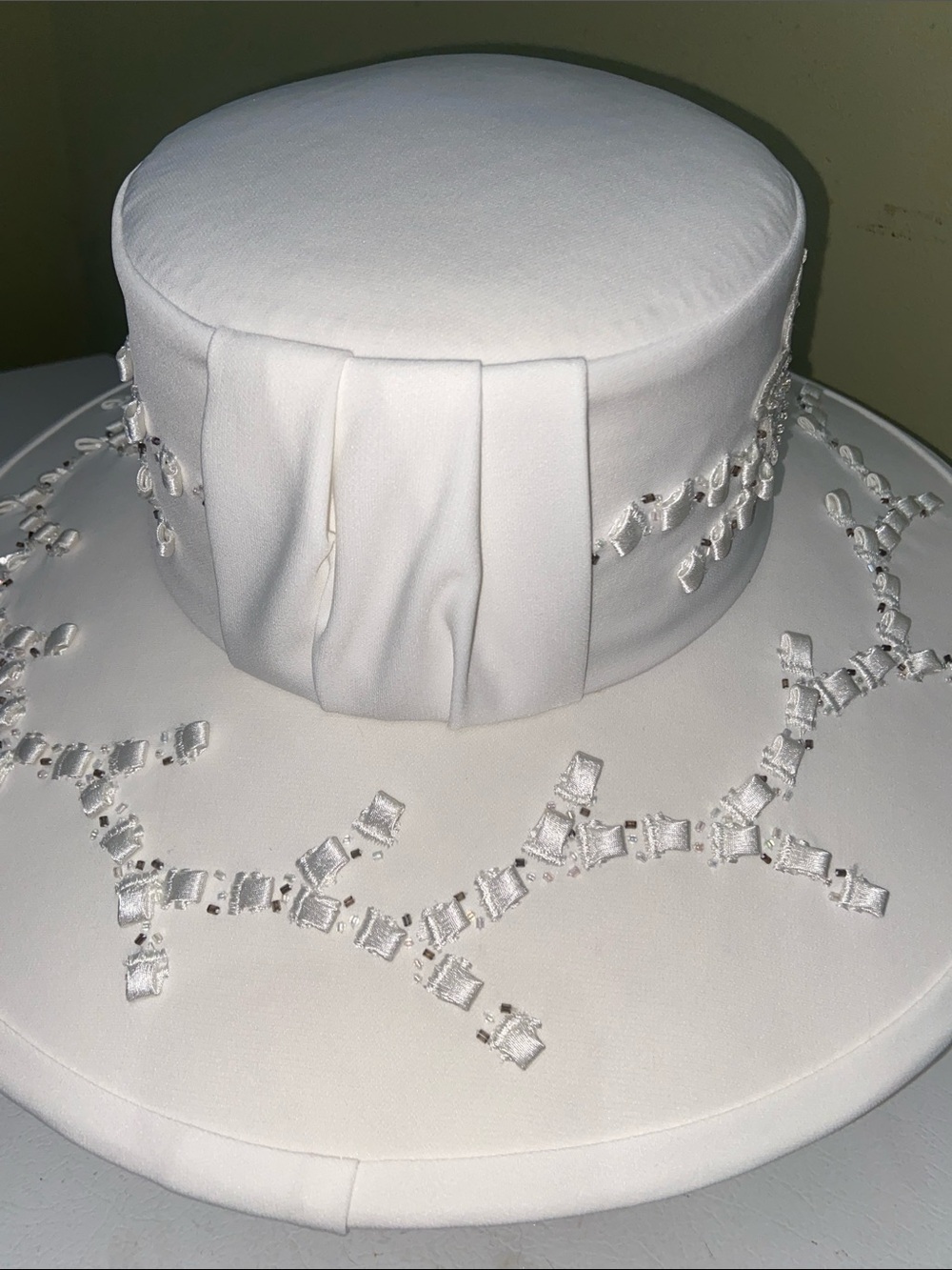 Gorgeous Snow White Dress Hat / Church Hat by Ben Marc - Picture 4 of 8
